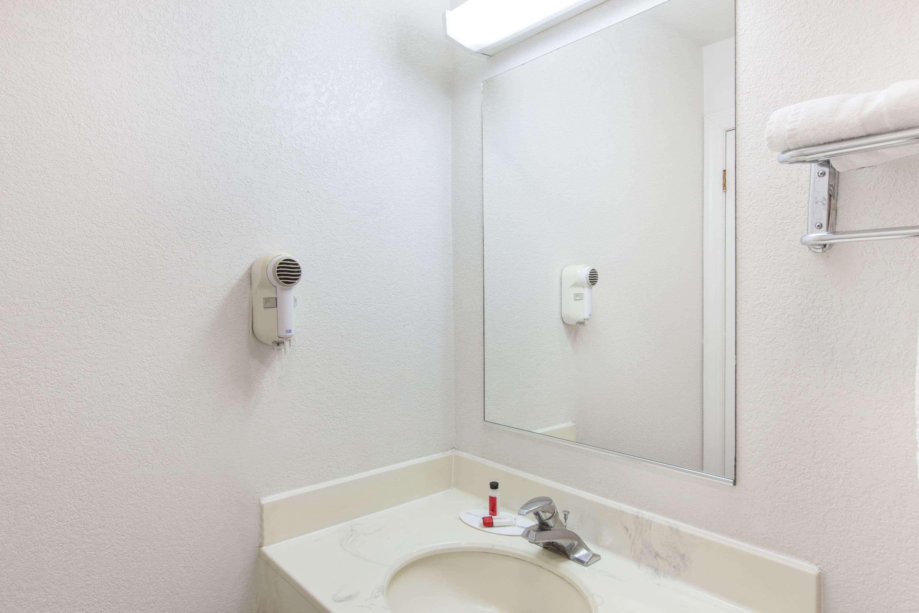 Travelodge By Wyndham Los Banos Ca Екстериор снимка