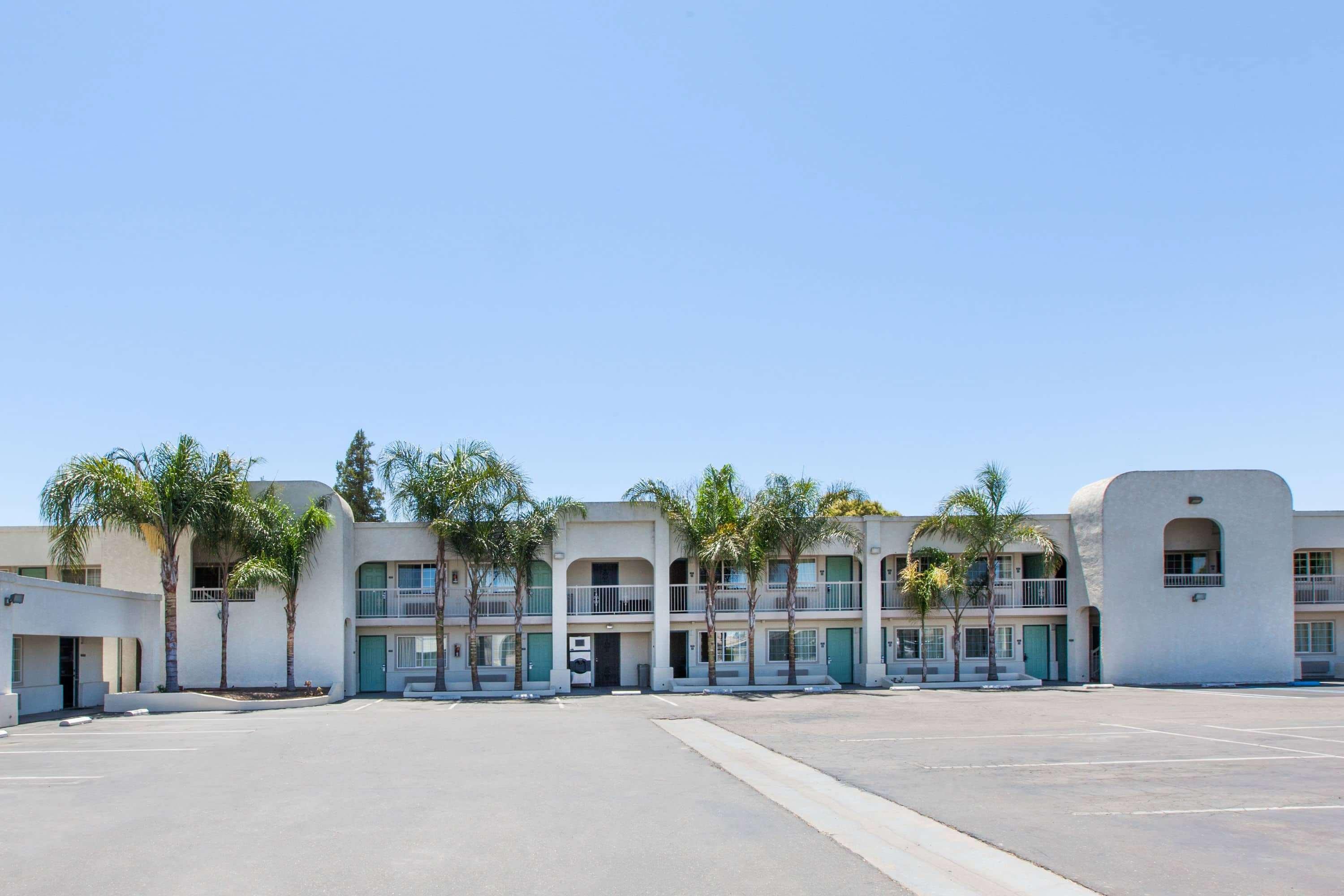 Travelodge By Wyndham Los Banos Ca Екстериор снимка