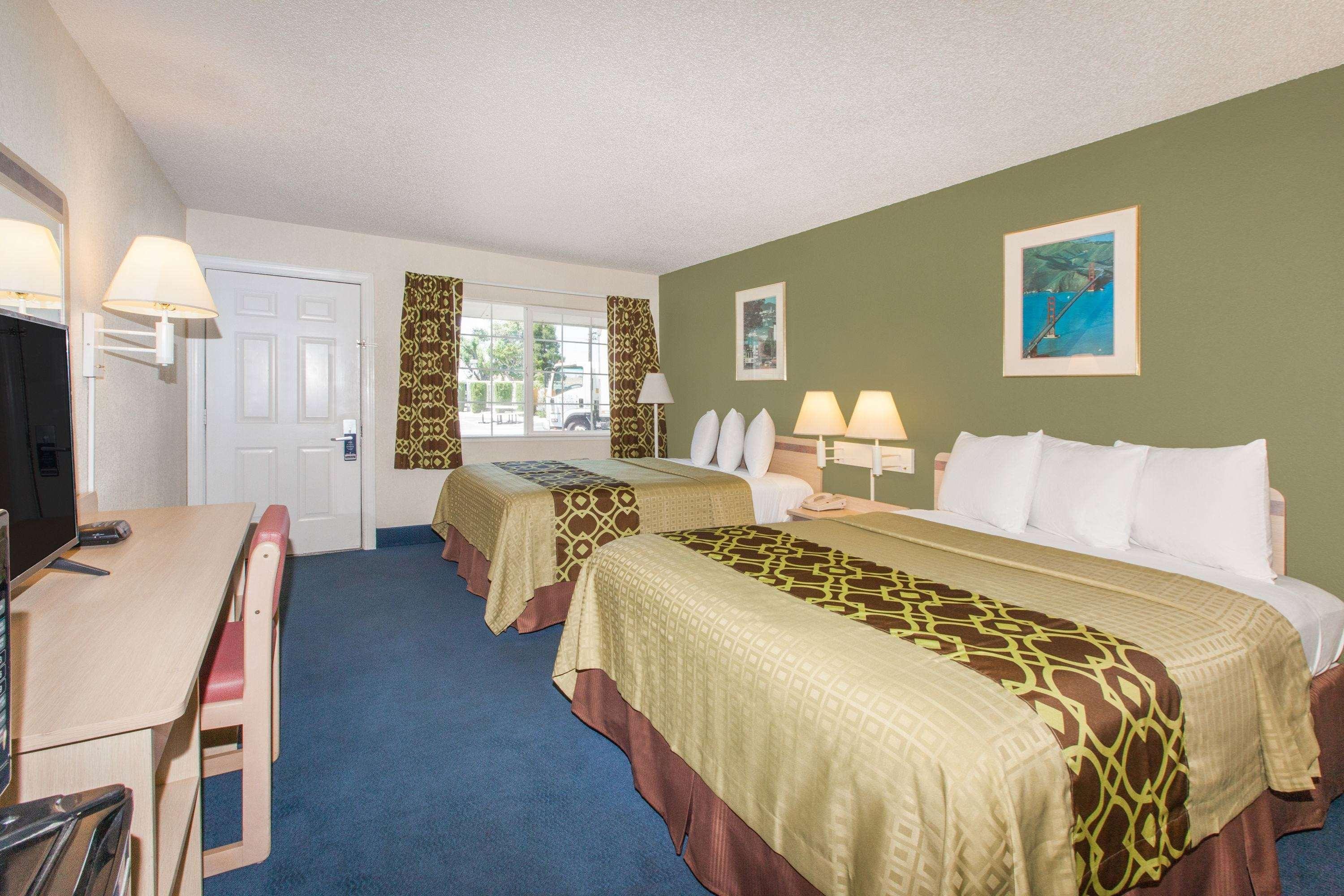 Travelodge By Wyndham Los Banos Ca Екстериор снимка