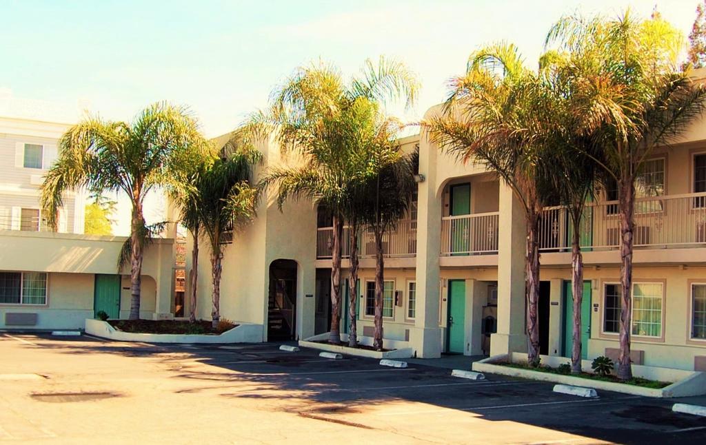 Travelodge By Wyndham Los Banos Ca Екстериор снимка