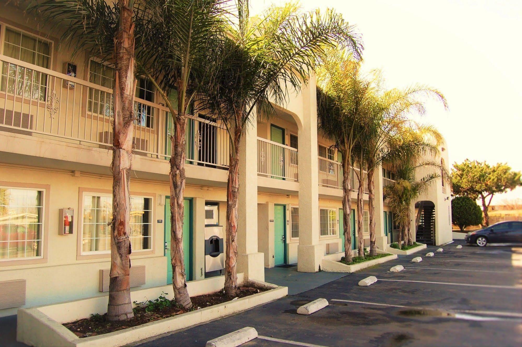 Travelodge By Wyndham Los Banos Ca Екстериор снимка