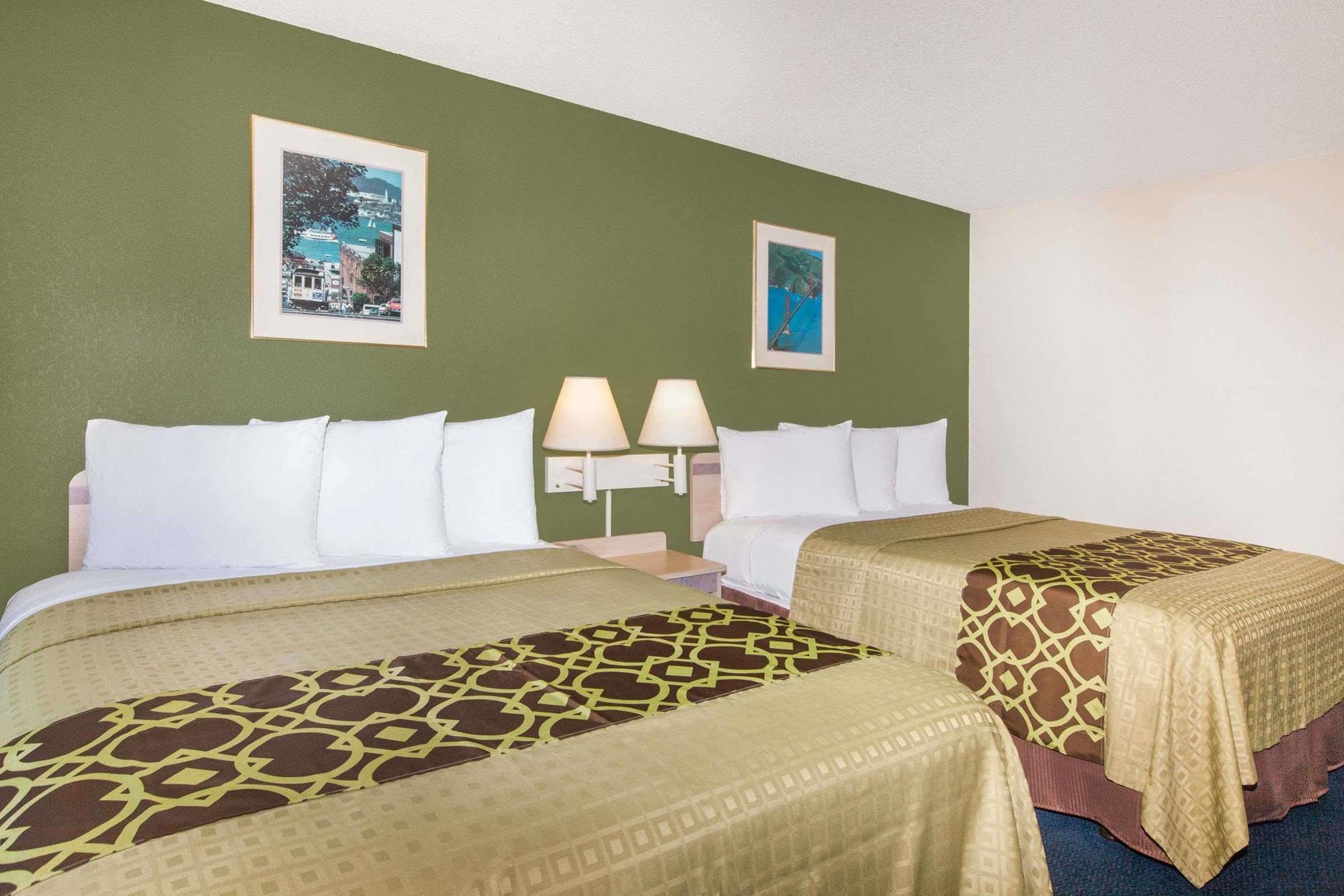 Travelodge By Wyndham Los Banos Ca Екстериор снимка
